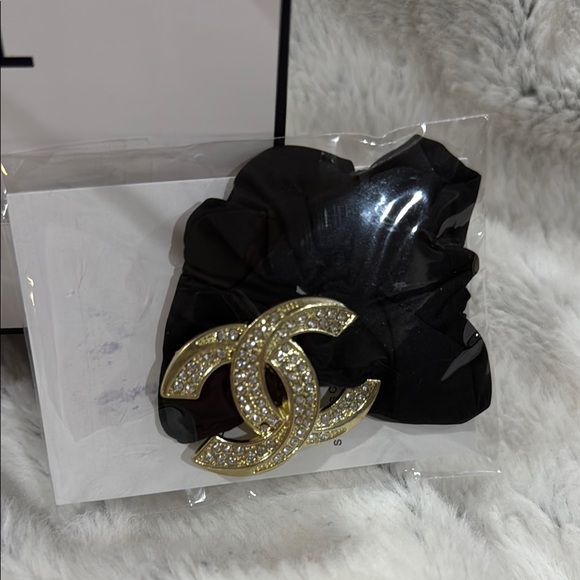 Chanel Black and Gold Hair Accessory Set - Picture 3 of 7